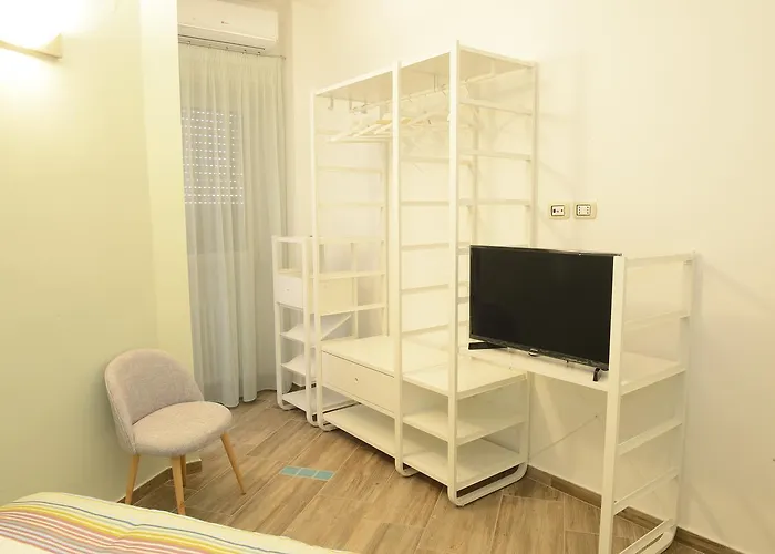 Fronte Del Porto Bed and Breakfast Σαλέρνο