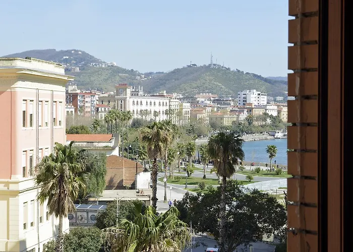 Fronte Del Porto Bed and Breakfast Σαλέρνο