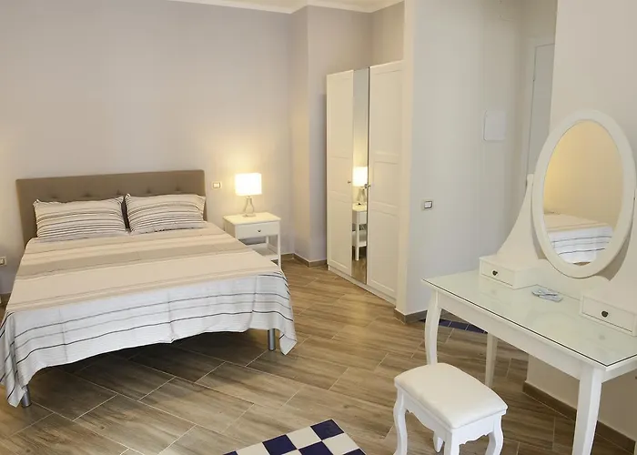 Bed and Breakfast Fronte Del Porto 3*